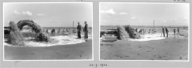 Een dijk wordt opgespoten op Goeree-Overflakkee, 1953