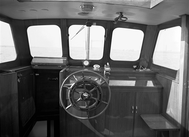 Stuurhut van motorjacht de Provincie Zuid-Holland, 1961