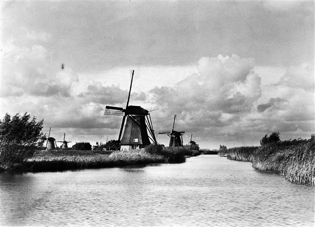 Nederwaard Molens en Overwaard Molens in Kinderdijk, 1947