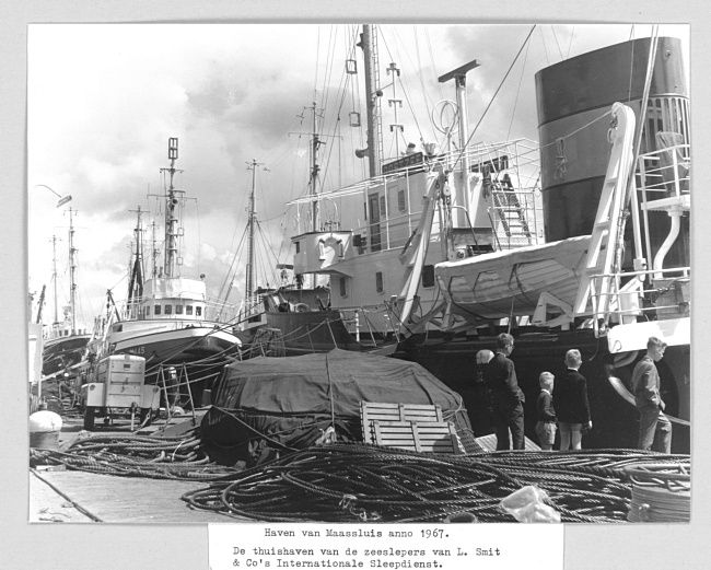 Sleepboten in de haven van Maassluis, 1967