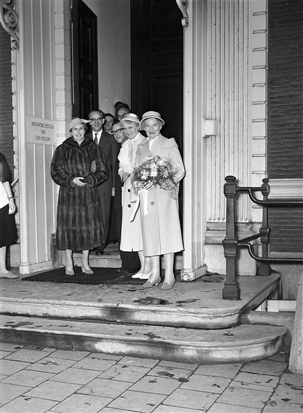 Ambtsjubileum en afscheid van mevrouw Stegeman, medewerkster van de provincie Zuid-Holland, in het gebouw aan het Korte Voorhout 1.