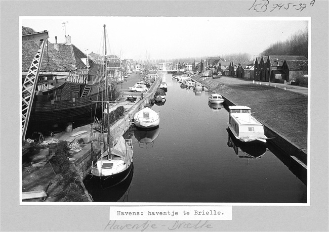 Centrum Haven Brielle en Julianabrug, 1973