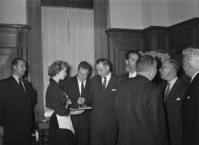 Viering van het jubileum van de Bond Provincieambtenaren, in het provinciehuis aan het Korte Voorhout 1.
