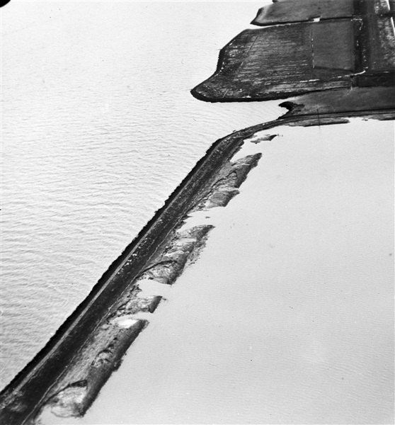 De Watersnoodramp van 1953. Een groot deel van Goeree-Overflakkee is overstroomd. Foto Rijkswaterstaat.