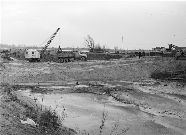 Oorspronkelijke titel 'grondwerkzaamheden'. Vermoedelijk de aanleg van de G.J. van Heuven Goedhartweg (huidige N216).