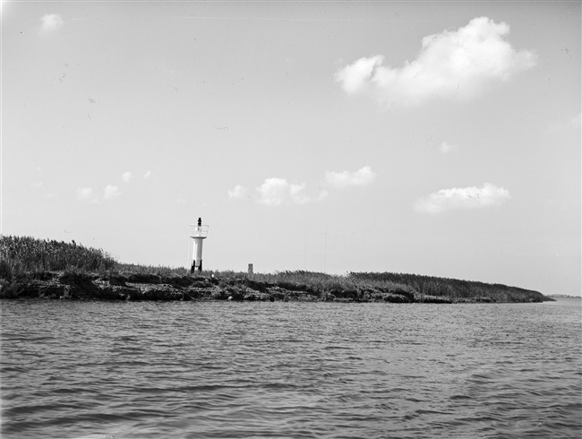 De Brielse Maas. In 1950 is deze afgedamd. Vanaf die tijd is de Brielse Maas, beter bekend als het Brielse Meer, een binnenwater.
