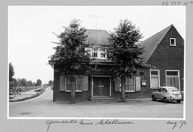 Gemeentehuis in Schelluinen, 1972