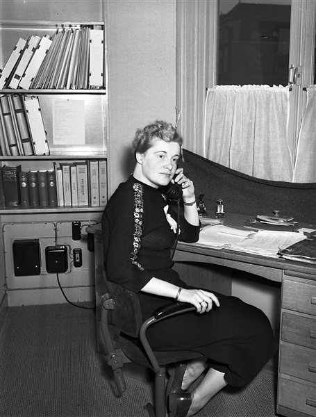Het secretariaat van de Provinciale Waterstaat. De foto is waarschijnlijk gemaakt tussen 1950 en 1952.