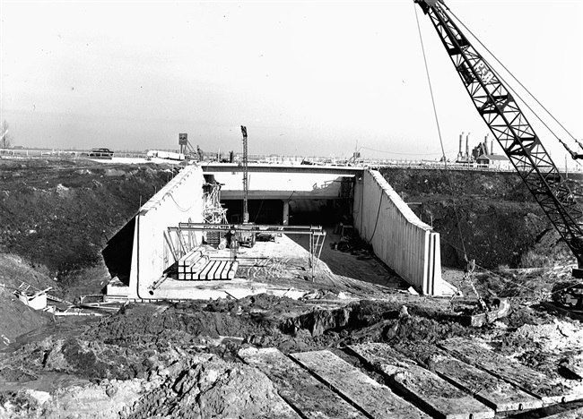 Aanleg van een aquaduct in de rijksweg 4a