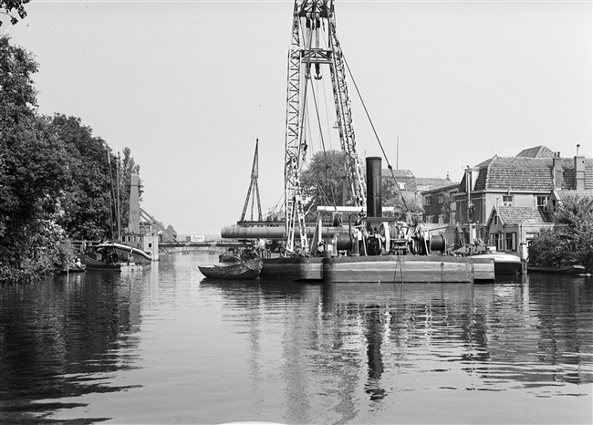 Bouw van de Alphensebrug in Alphen aan den Rijn