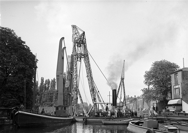 Bouw van de Alphensebrug in Alphen aan den Rijn