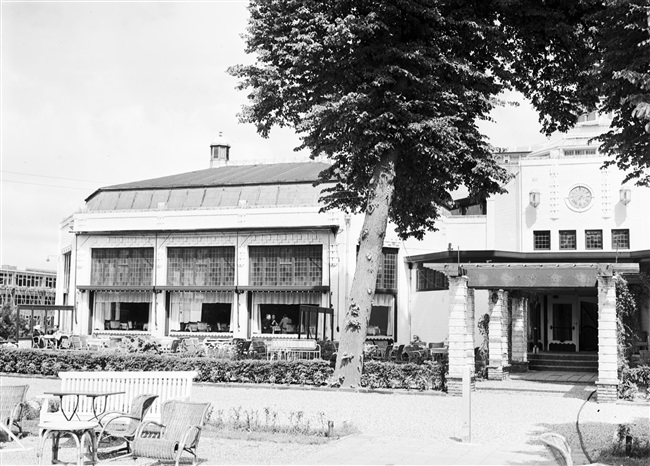 Restaurant van de Haagsche Dierentuin in Den Haag, 1956