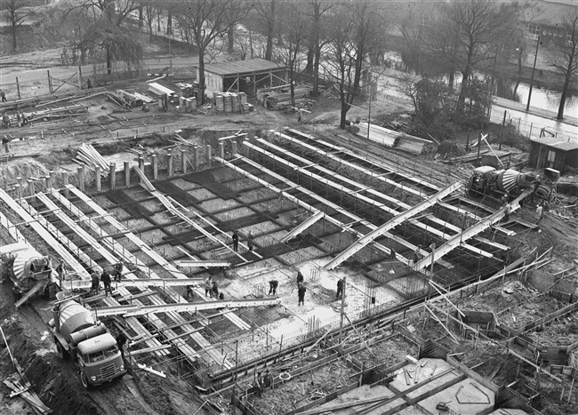 Bouw van keldervloer provinciehuis in Den Haag, 1961