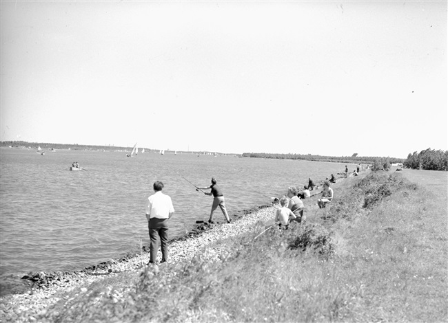 Het Brielse Meer. De provincie Zuid-Holland en tien gemeenten ontwikkelden dit recreatiegebied na de afdamming van de Brielse Maas.