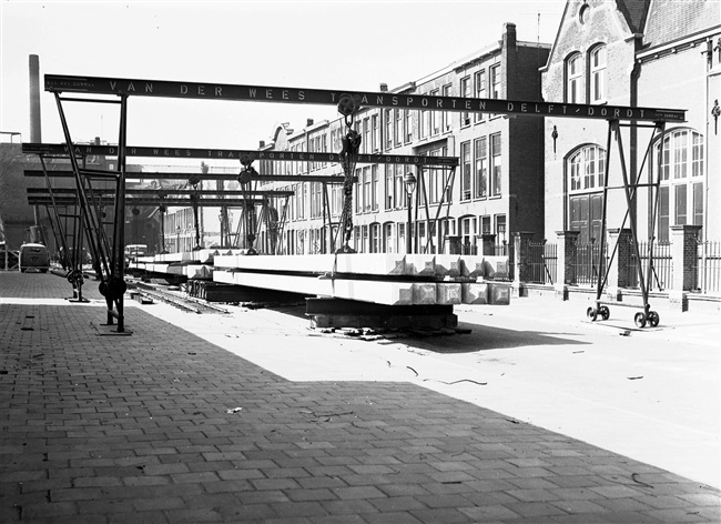 Palen voor de fundering van de eerste St. Sebastiaansbrug.