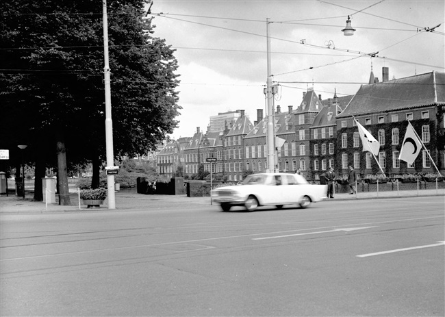 De Lange Vijverberg met het Binnenhof