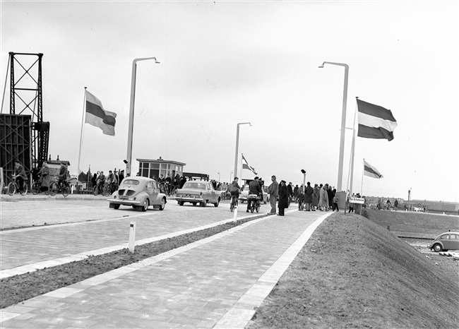 Opening van de Lammebrug in Leiden, 1960