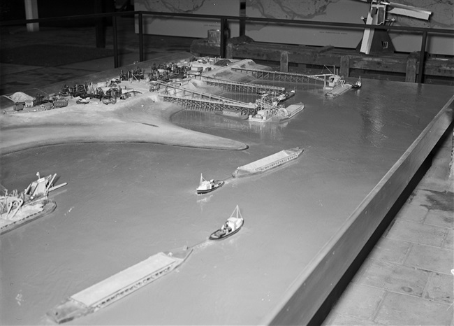 Model van dijkbouw bij de Hoek van Sint Jacob, 1955