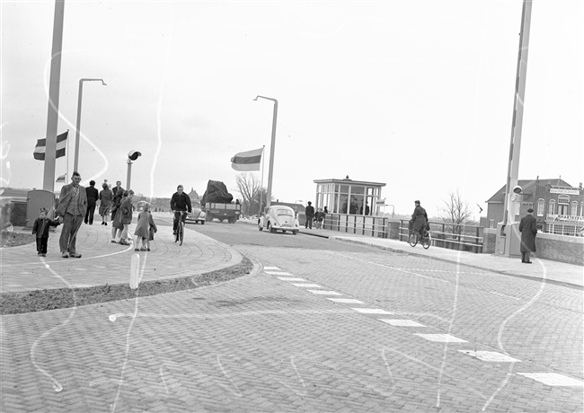 Opening van nieuwe Lammebrug in Leiden, 1960