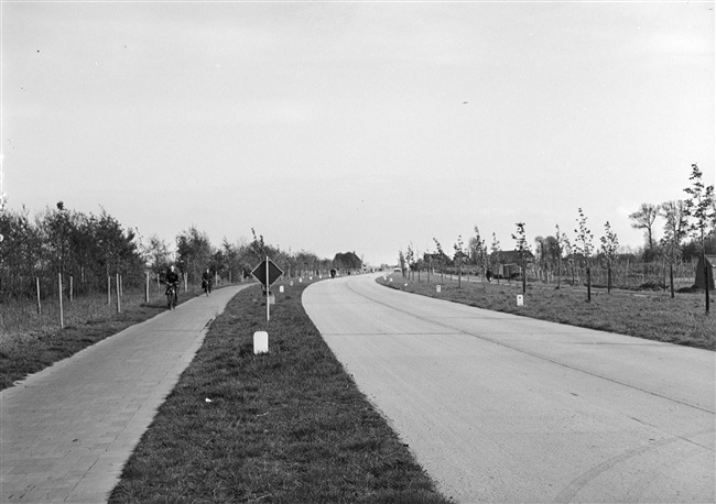 Een betonweg, waarvan de bovenste laag van beton is.